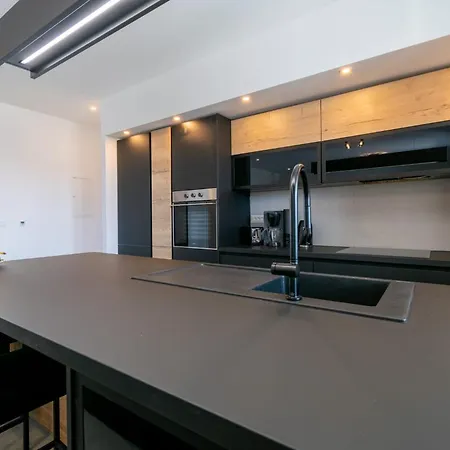 아파트 Stone House *